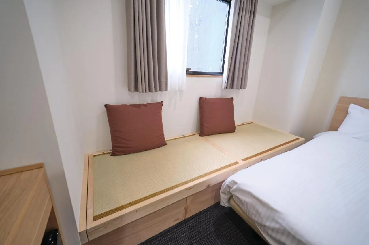 **  Ano Hotel Asakusa Tokio Japón